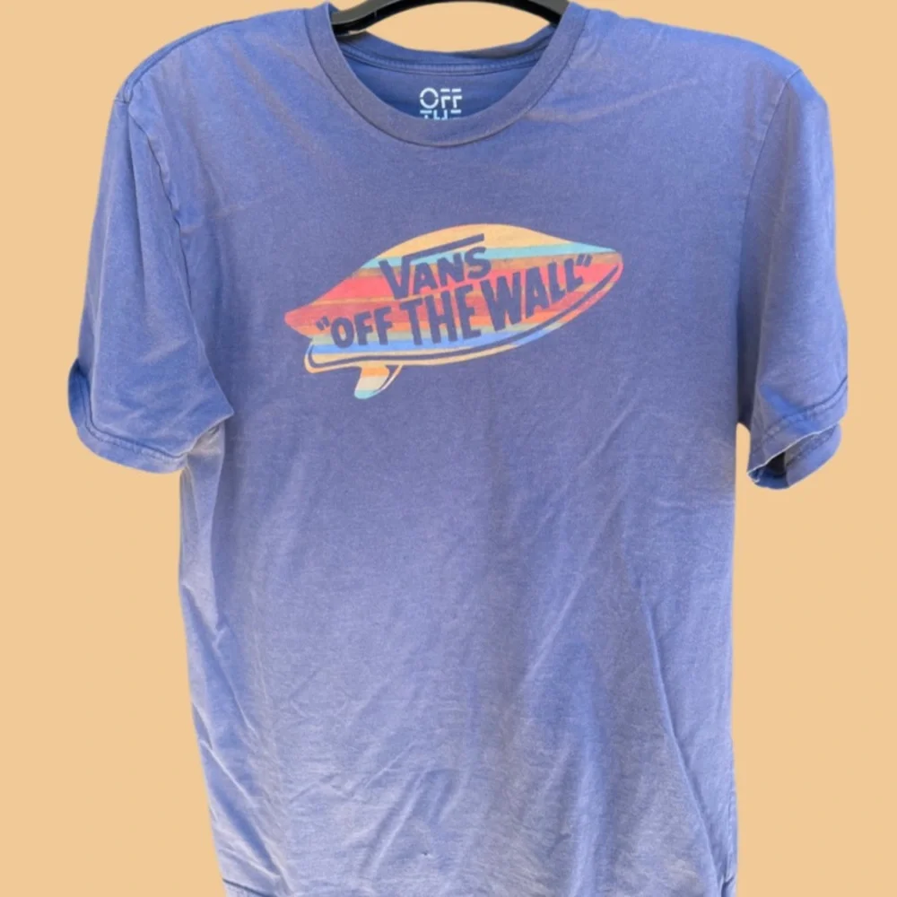 ⭐️⭐️⭐️HOST PICK⭐️⭐️⭐️Vans off the Wall Tshirt - Picture 1 of 4